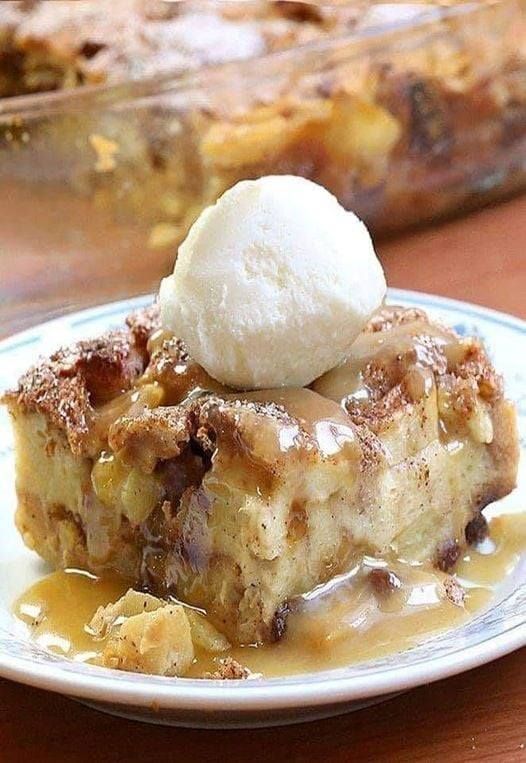 Apple pie bread pudding