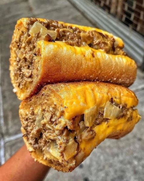 Read more about the article Philly Cheesesteak Sloppy Joes