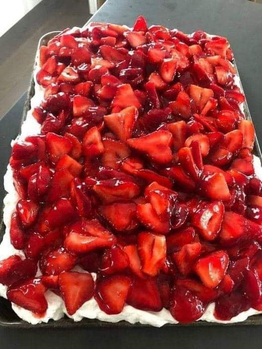 You are currently viewing Strawberry Cream Cheese Icebox Cake Recipe