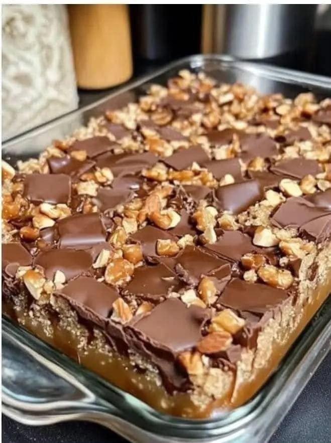 Read more about the article Caramel Chocolate Crunch Bars