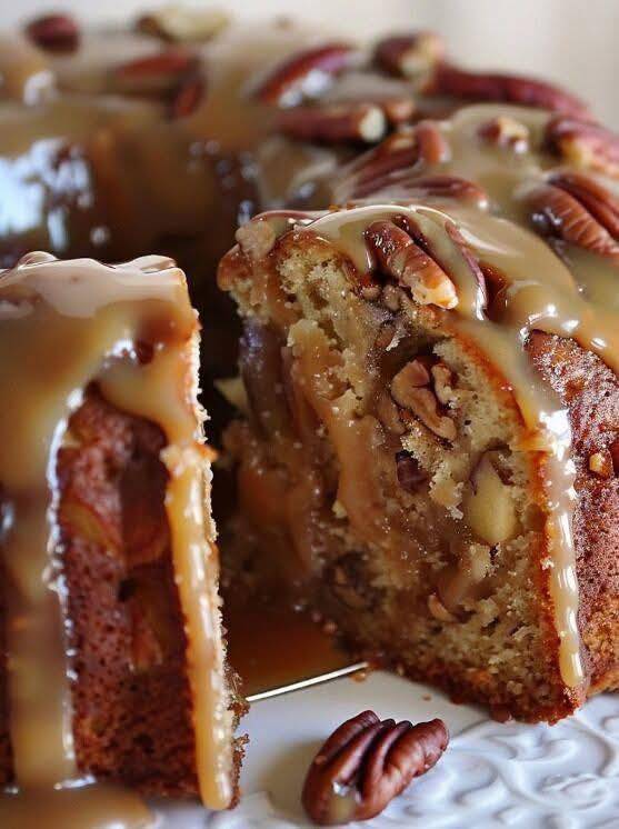 You are currently viewing Apple Pecan Cake with Caramel Glaze
