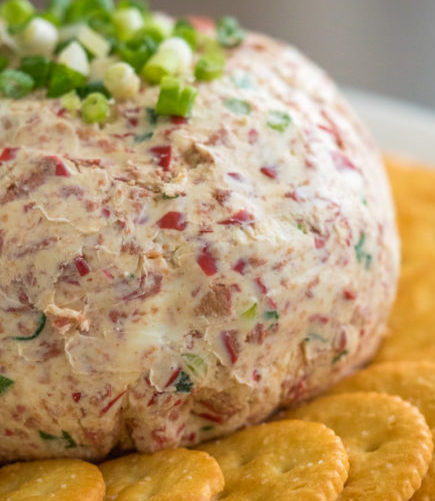 You are currently viewing Creamed Chipped Beef Cheese Ball